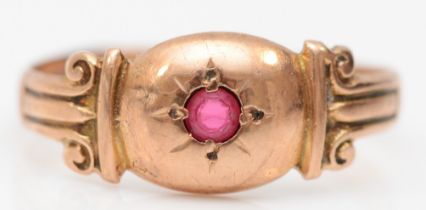 An Edwardian 9ct rose gold and paste ring, Chester 1911, N, 1.5gm