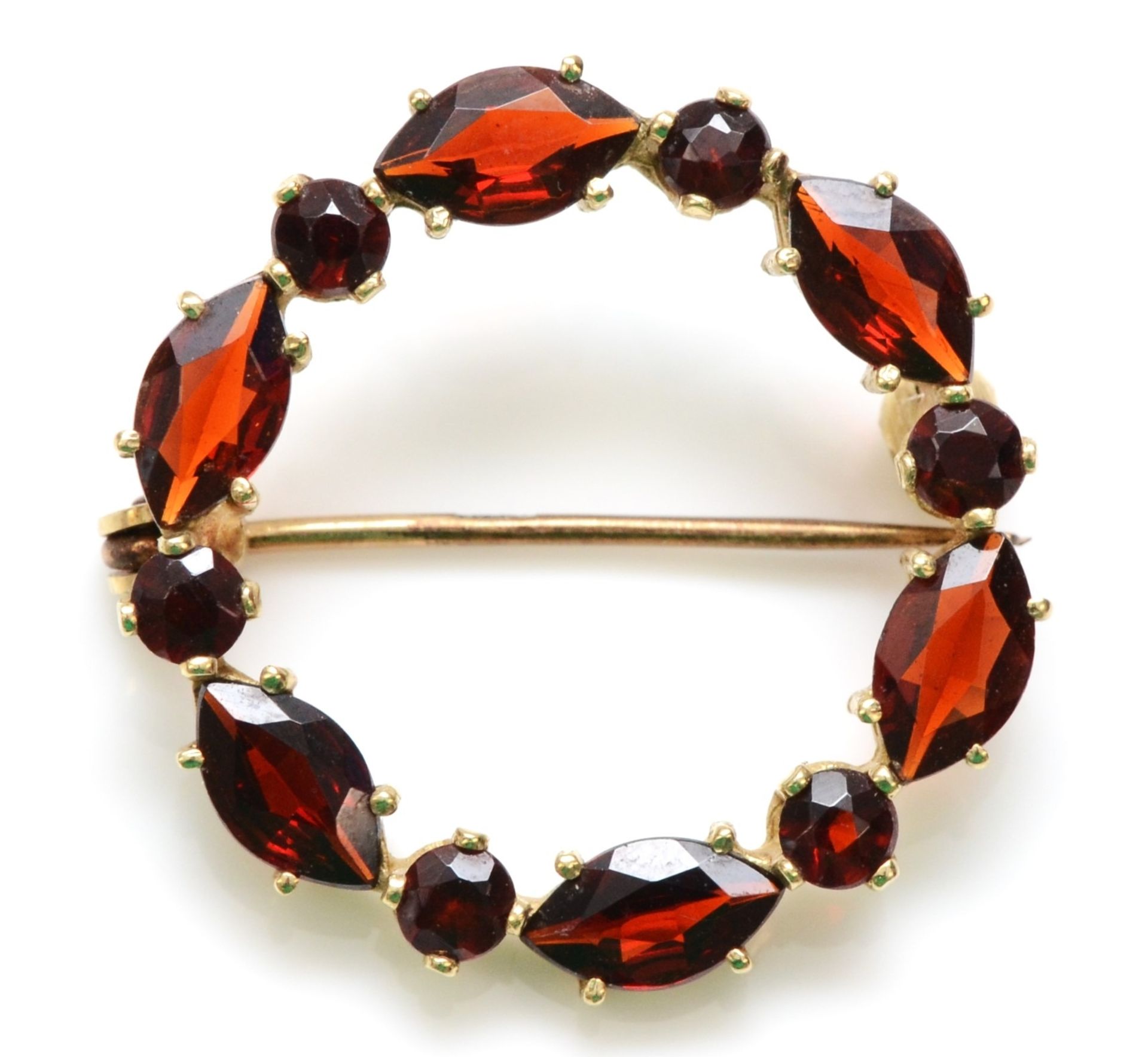 A 9ct gold and garnet hoop brooch, diameter 24mm, 2.6gm