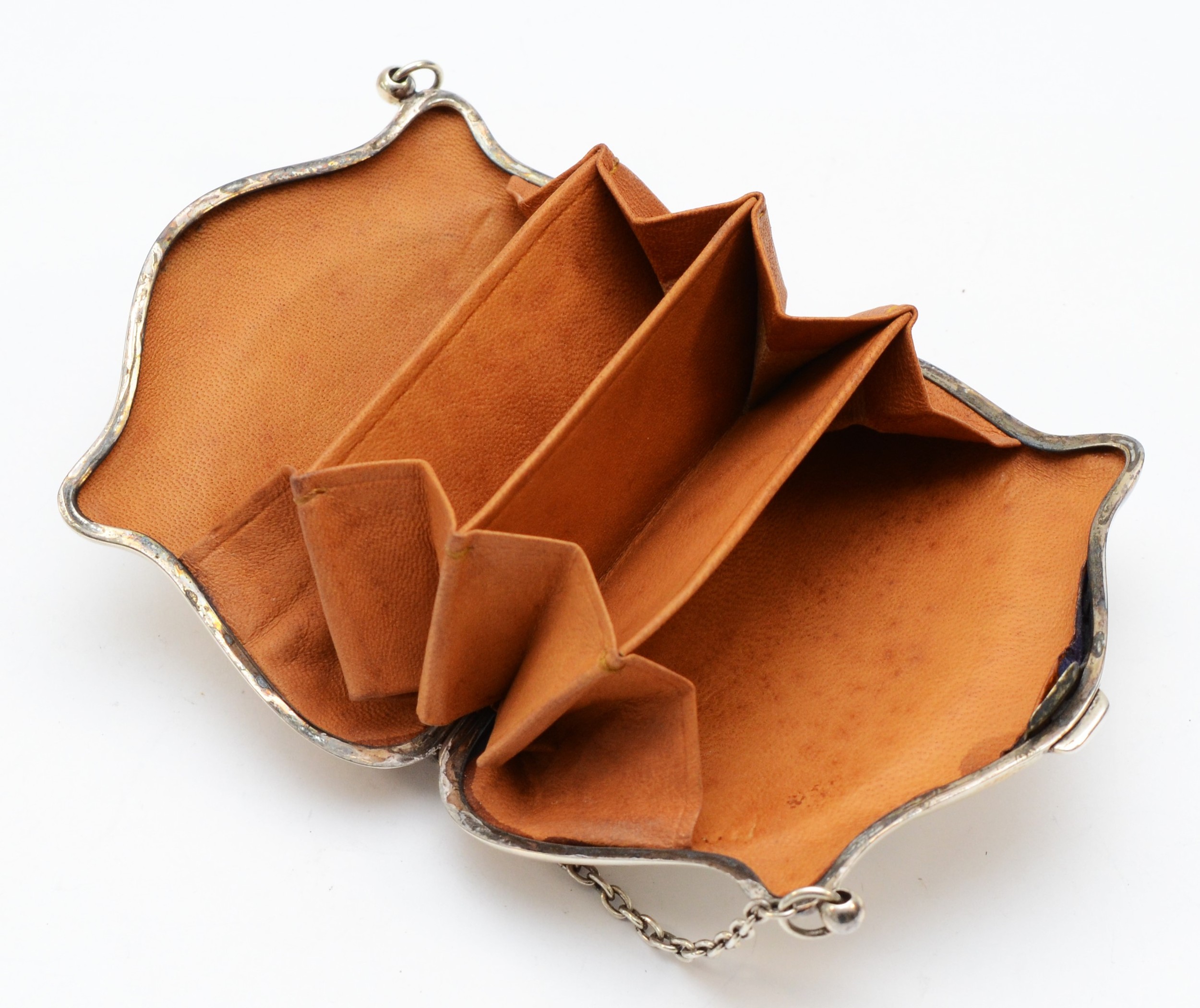 A silver purse, Birmingham 1910, with fitted interior, 10 x 8cm, 93gms - Image 4 of 4