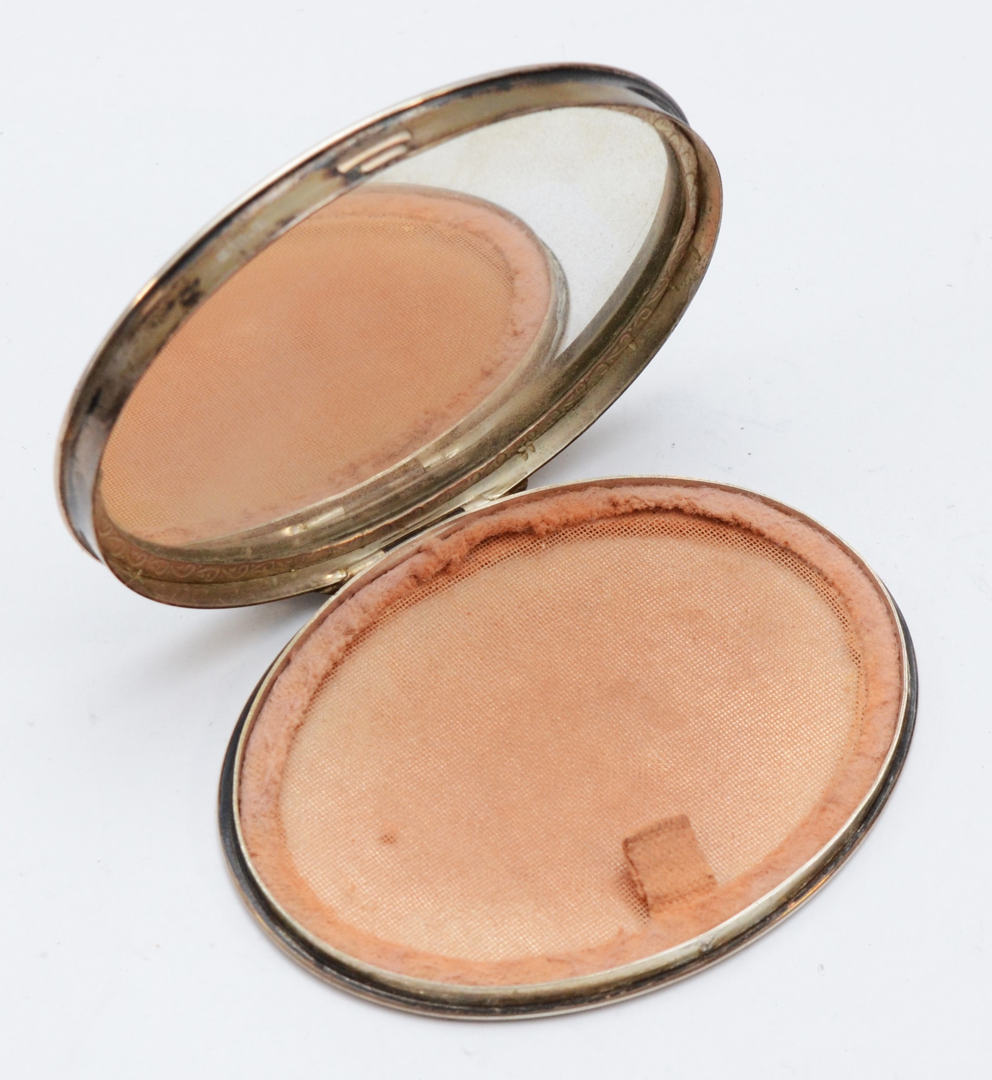 A Swedish 830 standard oval powder compact, opening to reveal a mirror, 8 x 6 x 1cm, 73gms gross. - Image 2 of 2