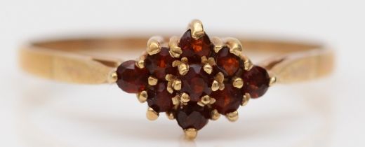 A 9ct gold and garnet cluster ring, S, 1.4gm