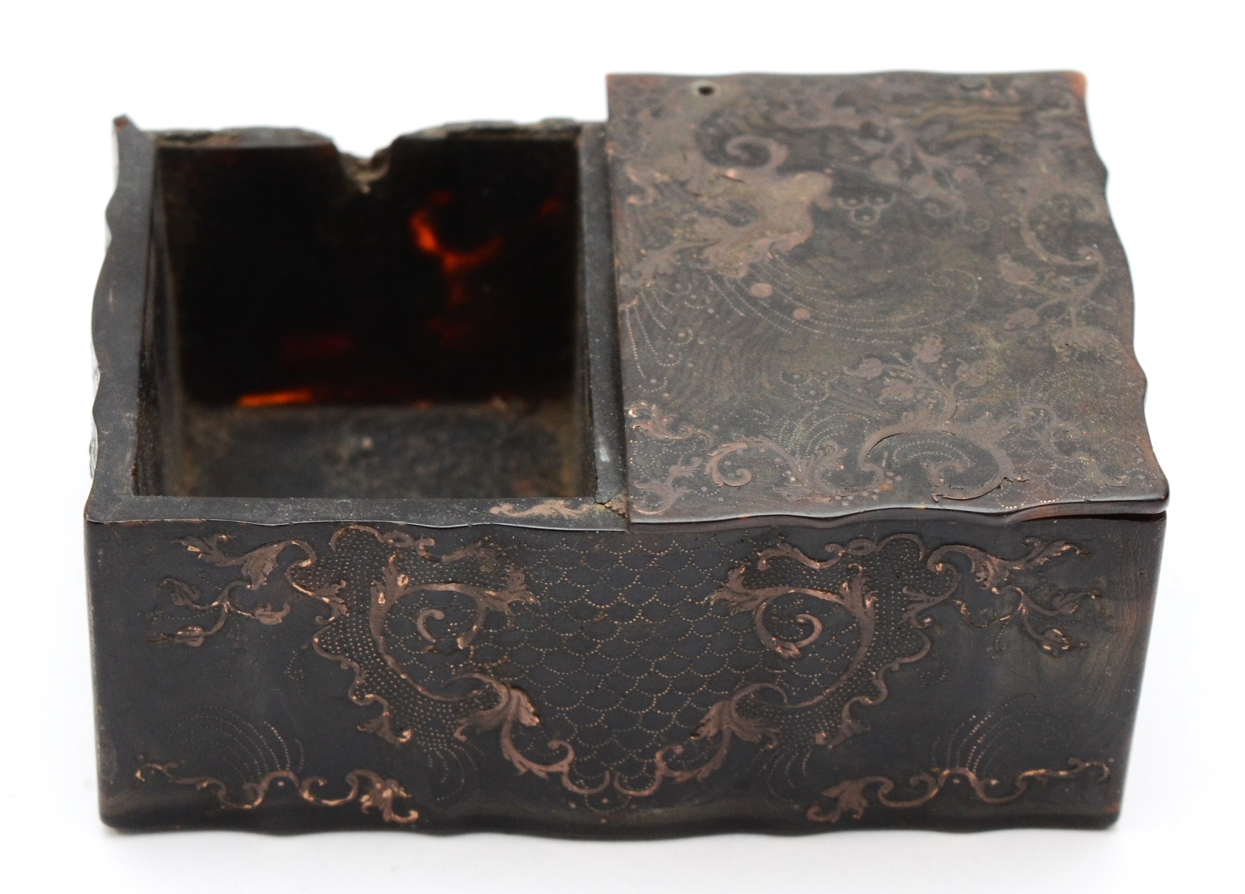 A Georgian tortoiseshell and gold double lidded box, one lid missing, lacking hinges, 9 x 6 x 4cm