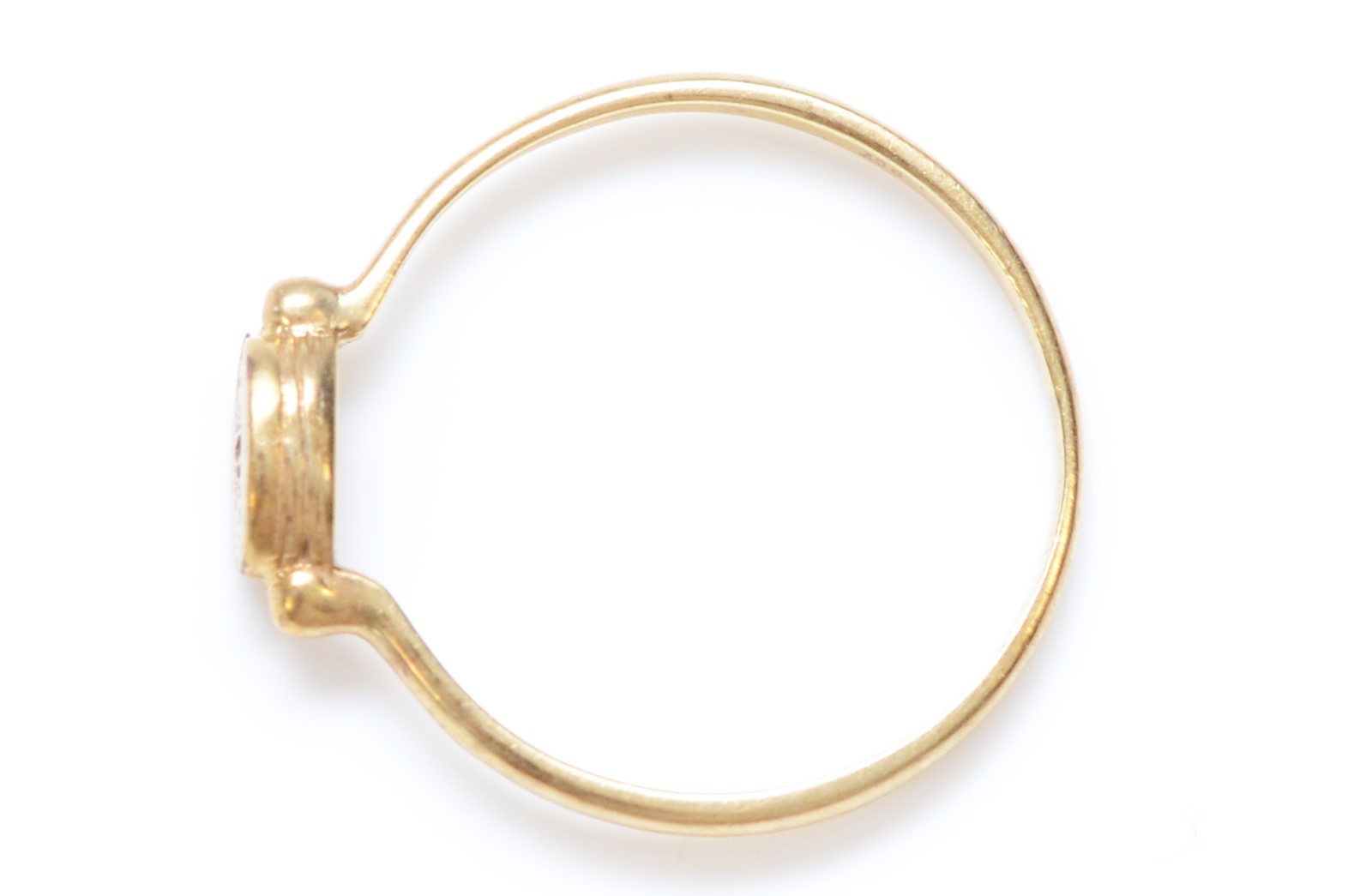A 9ct gold and diamond ring, K, 0.8gm - Bild 2 aus 2