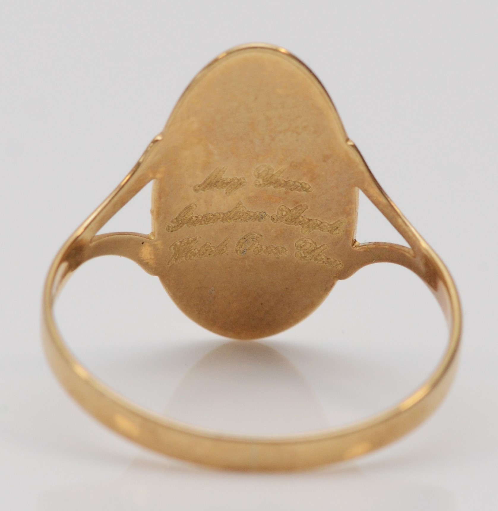 A 9ct gold Angel panel ring, inscribed May your guardian angel watch over you, N, 1.3gm - Image 3 of 3