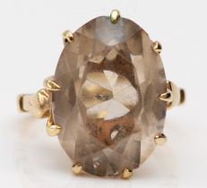 A vintage 9ct gold and smokey quartz dress ring, 18 x 13mm, L, 5.7gm