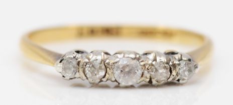 An 18ct gold alternate old cut diamond (2) and paste (3) three stone ring, O, 2gm