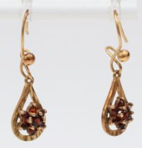 A 9ct gold pair of garnet cluster ear rings, 2.1gm