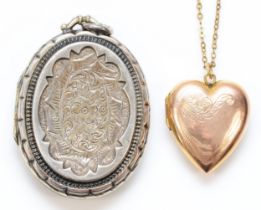 An Edwardian 9ct gold back and front heart shape locket, 24mm, to a 9ct gold 40cm chain, chain 1.