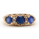 A vintage 9ct gold blue and white stone ring, carved claw set, J, 3.2gm