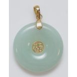 A 14K Chinese gold mounted jadeite circular pendant, diameter 22mm
