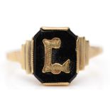 A vintage 9ct gold and onyx signet ring with applied L motif, N, 1.8gm