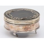 A silver and tortoiseshell trinket box, London 1913, hinged lid, raised on three legs, diameter 7cm