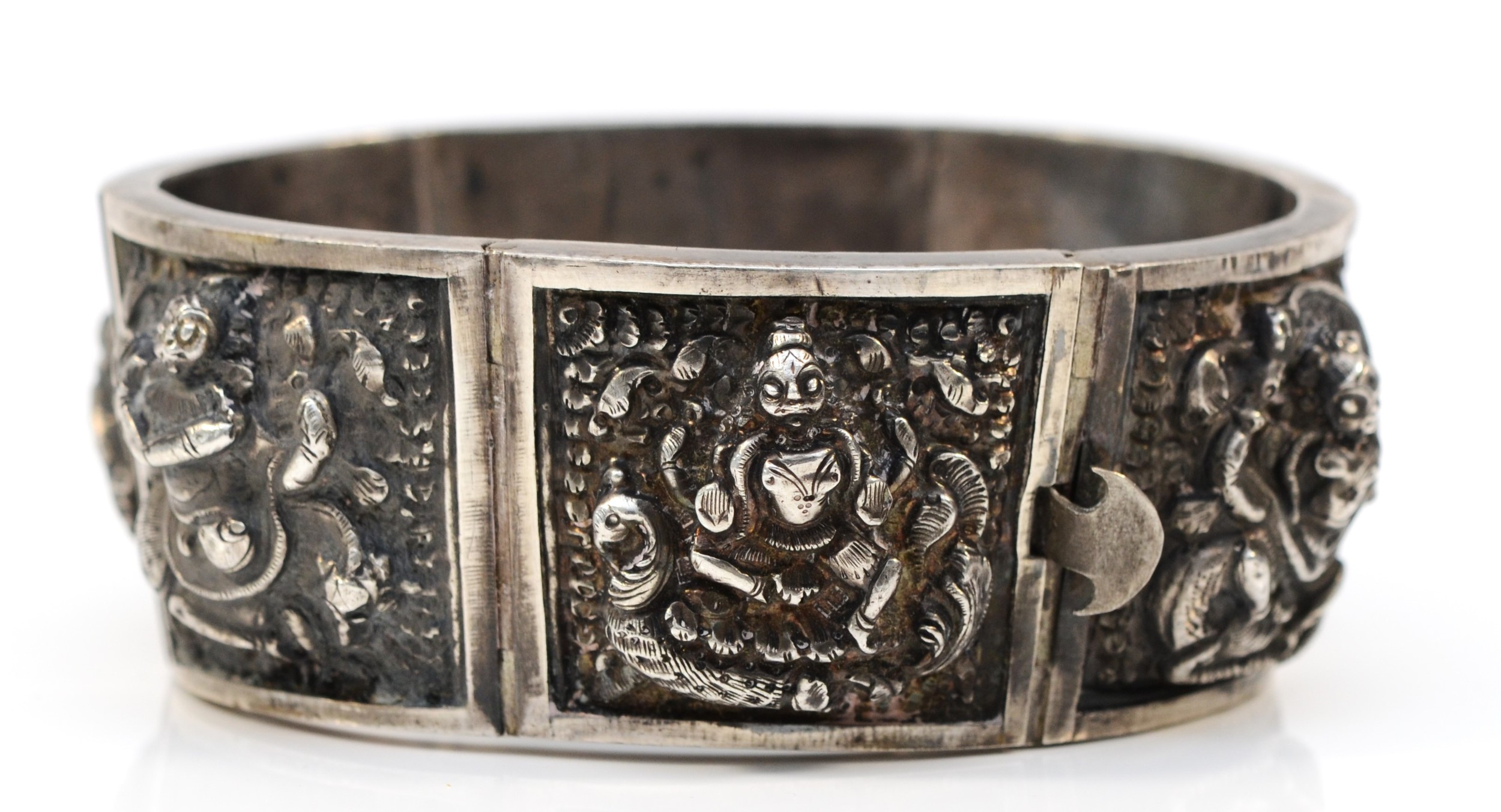 An Indian silver cuff hinged braclet, six embossed panels with Deities, 63 x 48mm, 67gm - Image 2 of 5