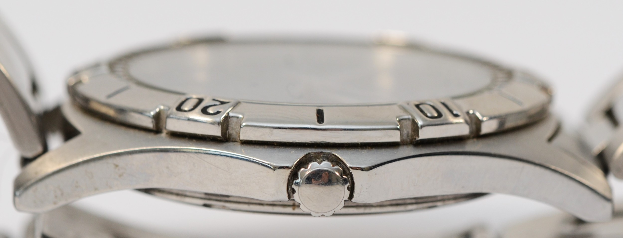 Accurist, a stainless steel date quartz gentleman's wristwatch,ref MB766, 38mm. - Image 2 of 3