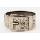 A silver hinged buckle bracelet, Chester 1938, 60 x 52mm, 31gm