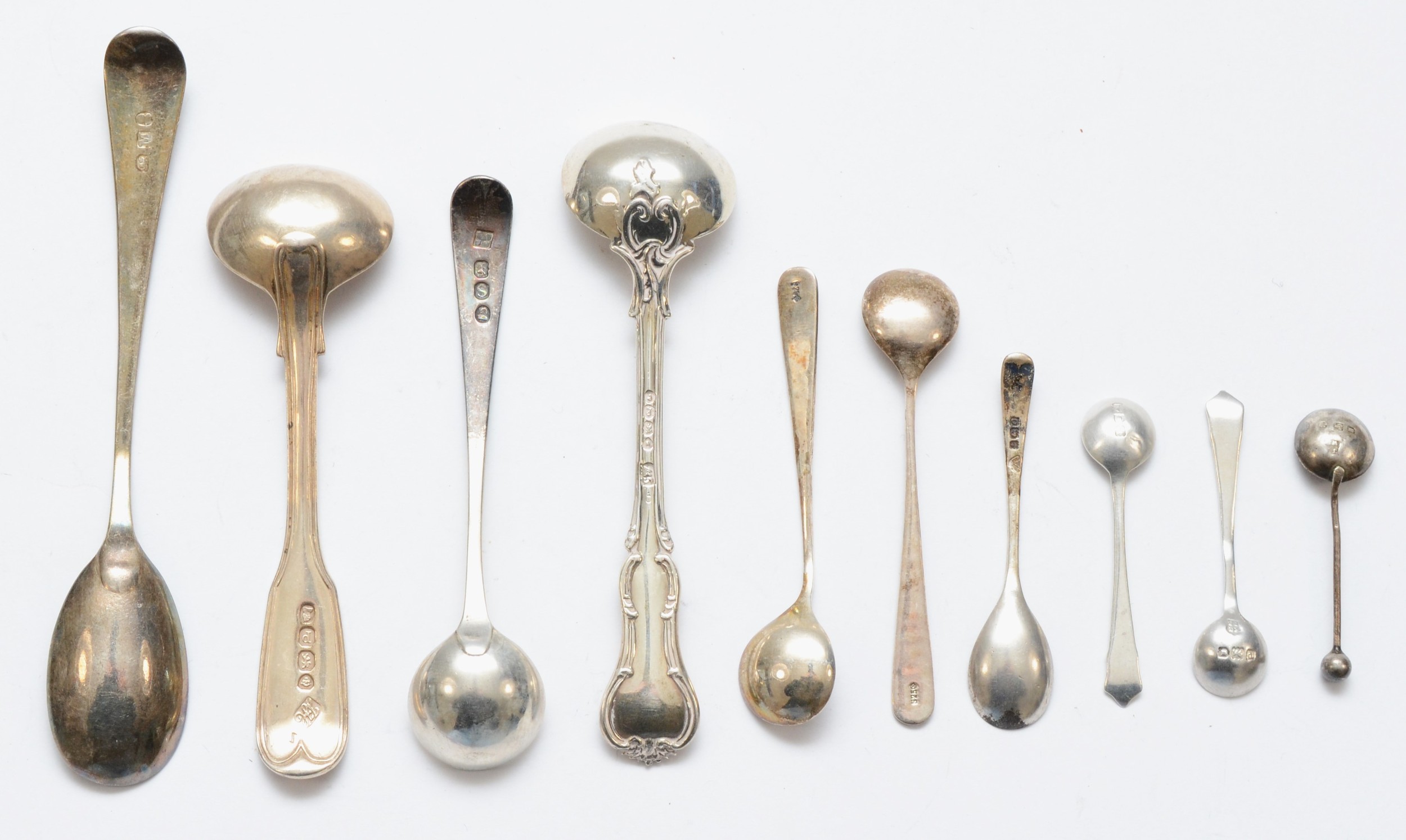 A collection of Georgian and later silver condiment spoons, 99gms - Bild 2 aus 2