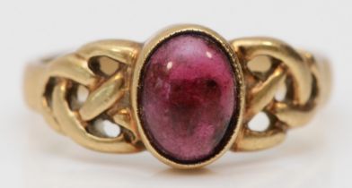 A 9ct gold and garnet ring, with Celtic shoulders, M, 2.7gm
