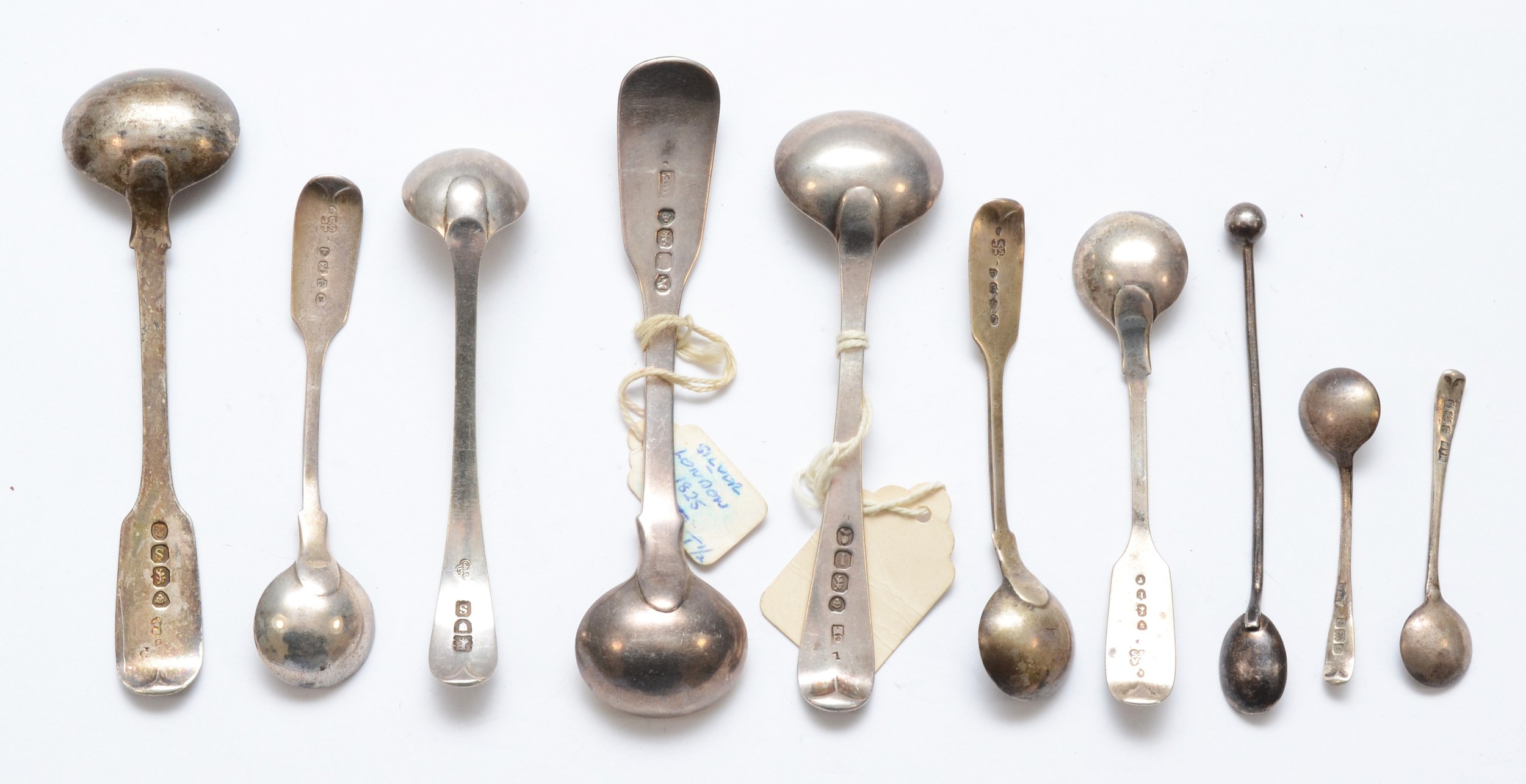 A collection of Georgian and later silver condiment spoons, 95gms - Bild 2 aus 2