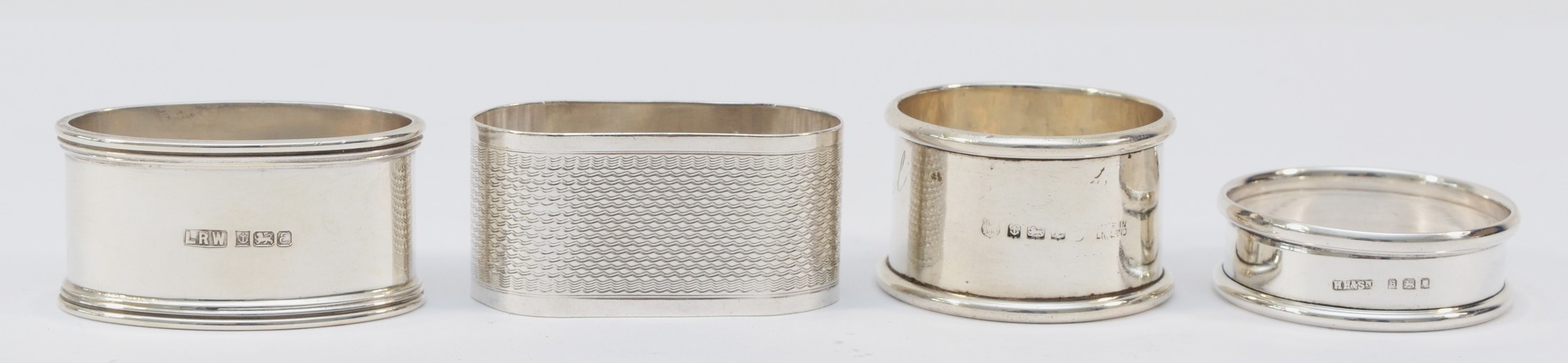 A silver napkin ring, London 1979, initialled R.L.C. and three other silver napkin rings, 89gm - Bild 2 aus 2