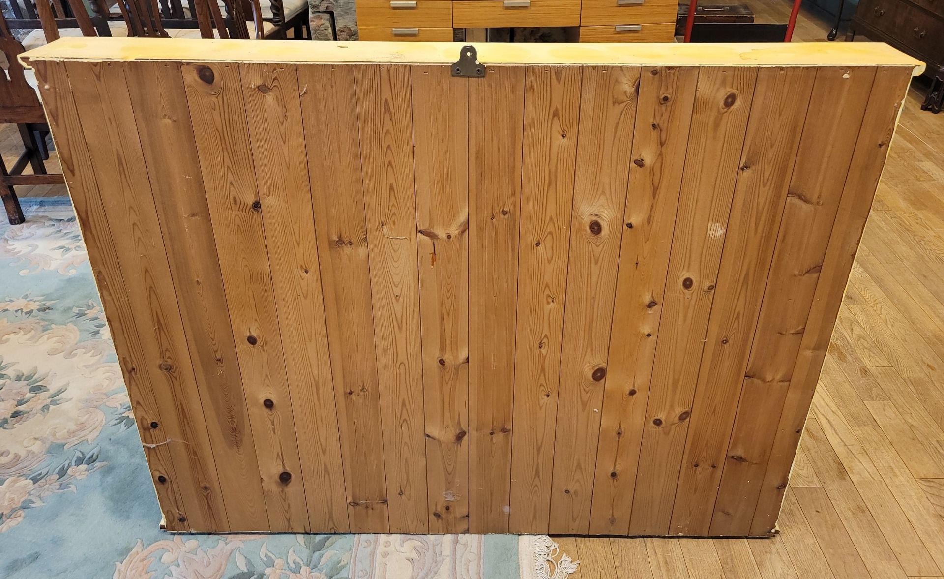 A painted pine kitchen dresser, the shaped top having two tier panelled plate rack over three frieze - Image 3 of 3