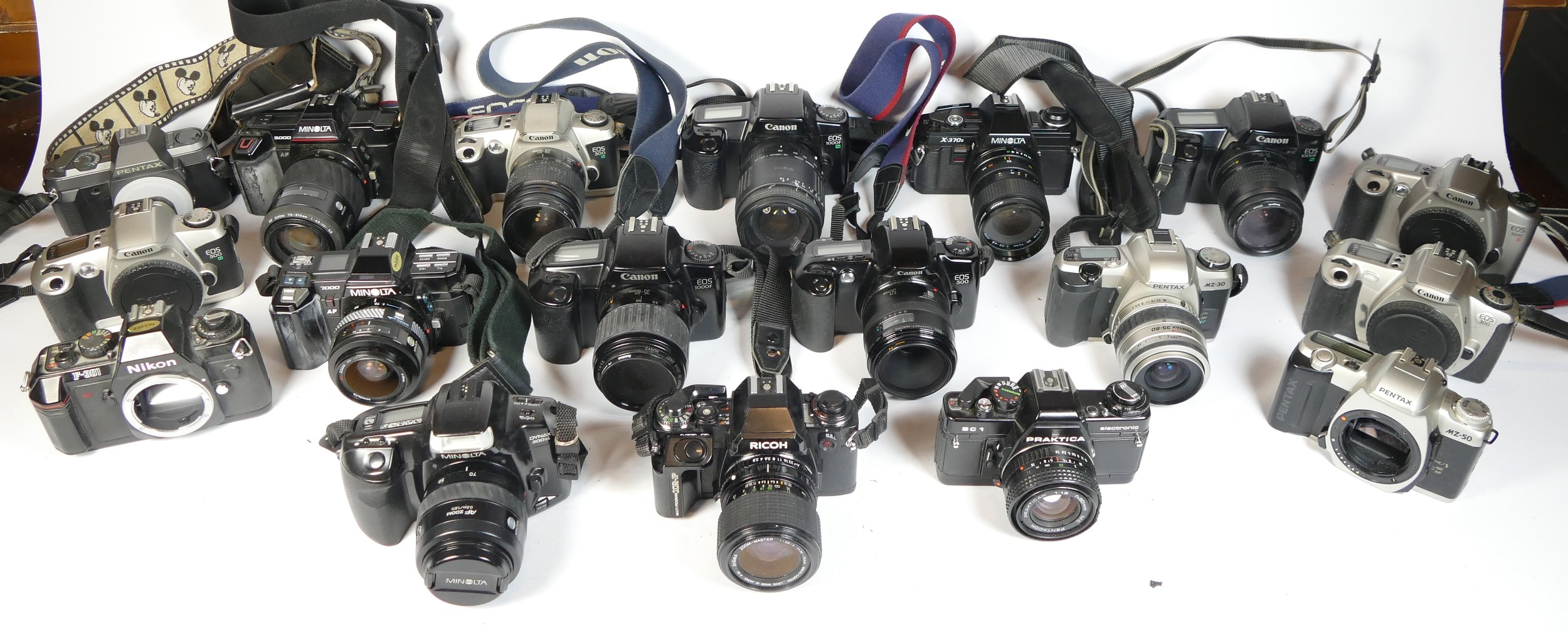 Twenty five SLR vintage film cameras to include a Canon EOS 1000f, a Minolta X-370s, a Pentax MZ-