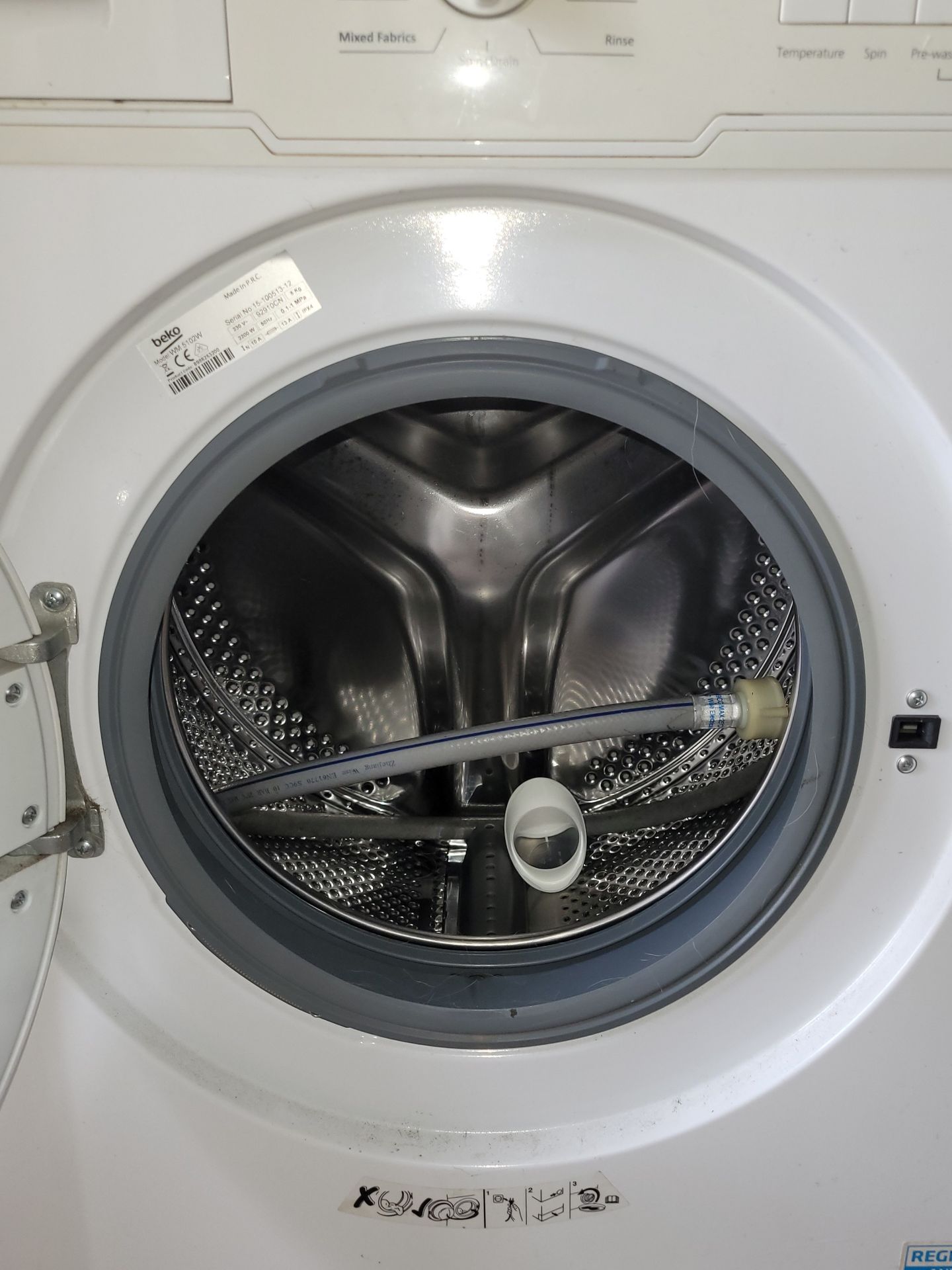A Beko washing machine, model WM5102W. 60x84cm. - Image 2 of 2