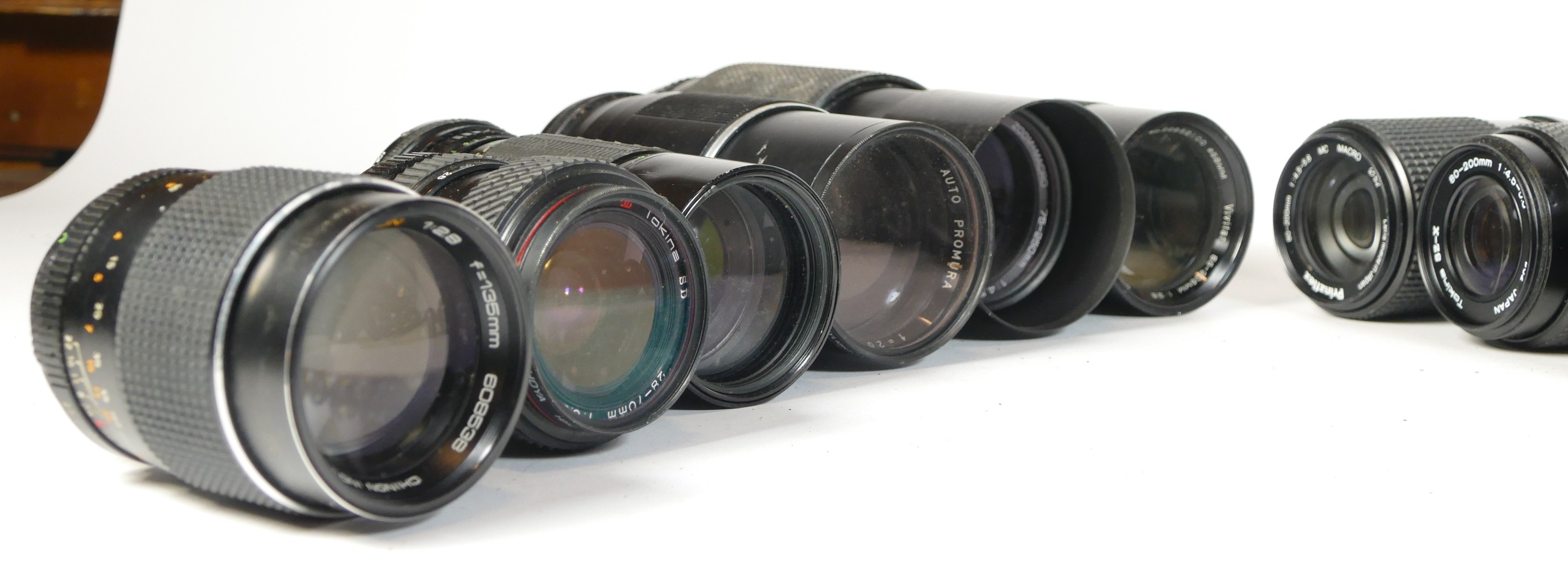 Twelve SLR vintage film cameras to include a Zenit B, a Praktica MTL5B, a Zenit EM and a Yashica - Image 4 of 4