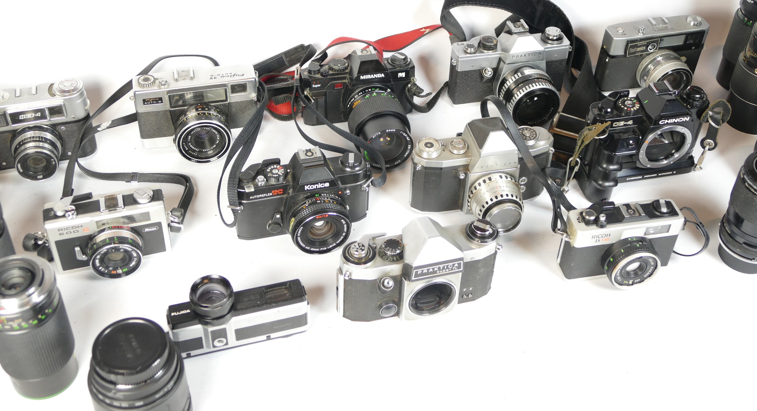 Twelve SLR vintage film cameras to include a Konica TC, a Fujica 350z, a Ricoh 35FM and a Praktica - Image 2 of 3