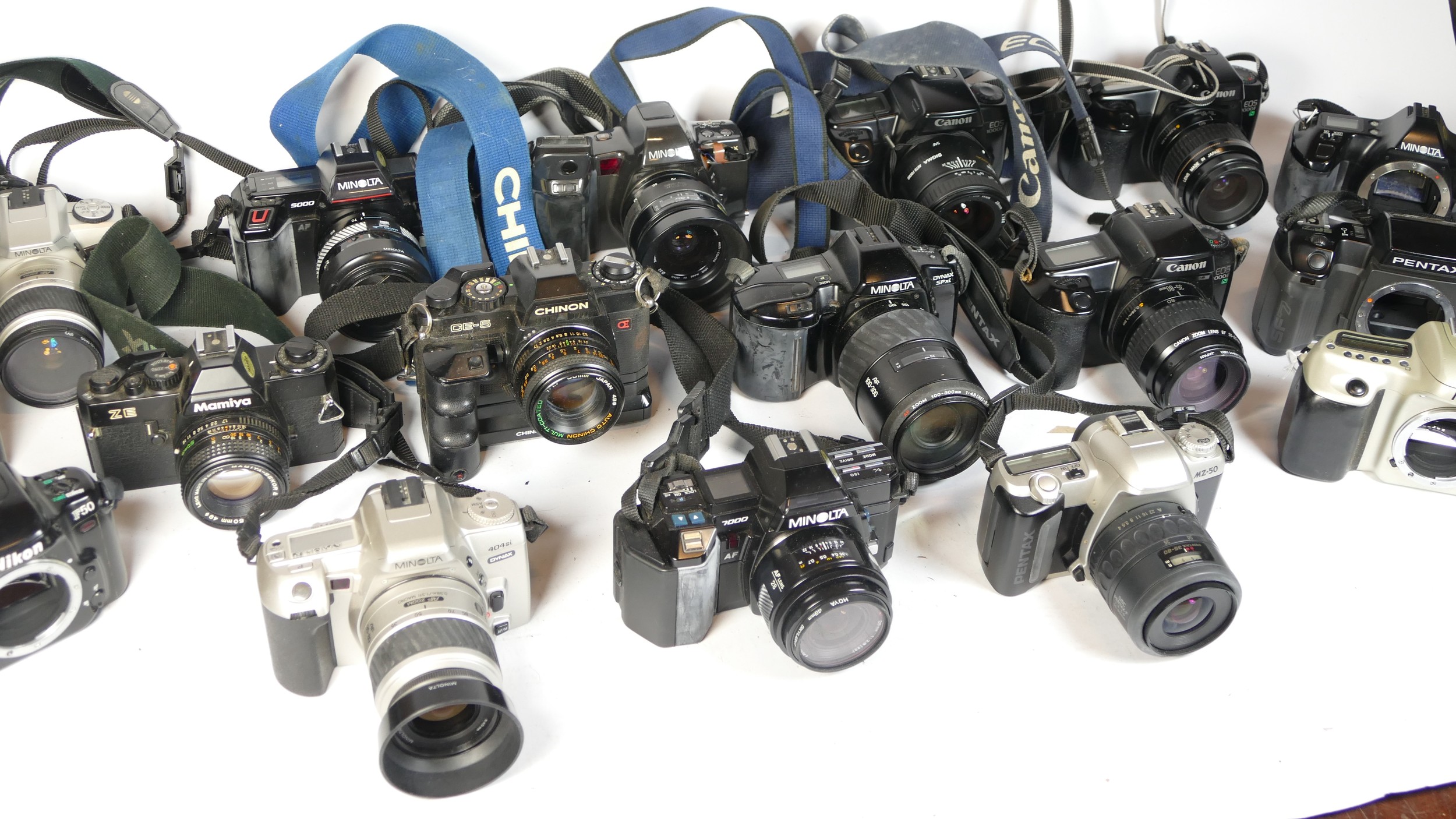 Twenty three SLR vintage film cameras to include a Canon EOS 500, a Nikon F50, a Minolta 5000 and - Image 2 of 2