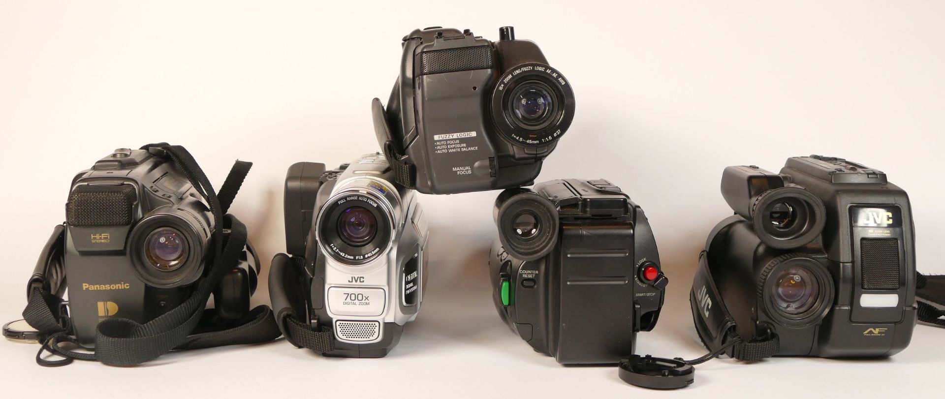Five video camcorders comprising of a Sony CCD-TR360E, a JVC GR-FXM39EK, a Sanyo VM-EX220P, a - Image 2 of 2