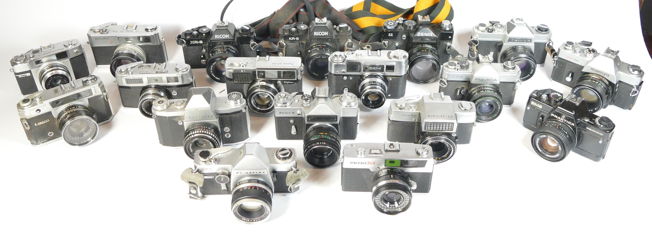 Twenty SLR vintage film cameras to include a Praktica IV, a Mamiya DSX1000, a Petri 7sII and a Ricoh