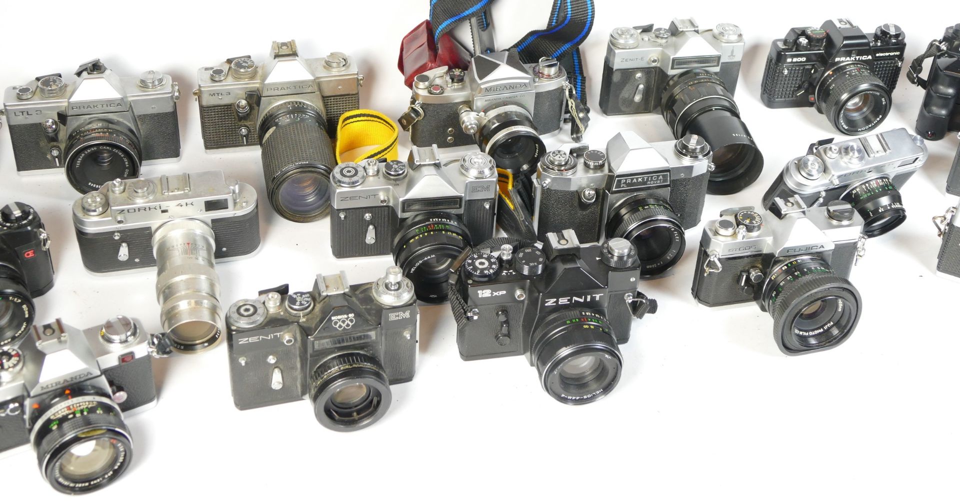 Nineteen SLR vintage film cameras to include a Zenit 12xp, a Chinon CE-5, a Praktica Nova II and a - Image 2 of 2