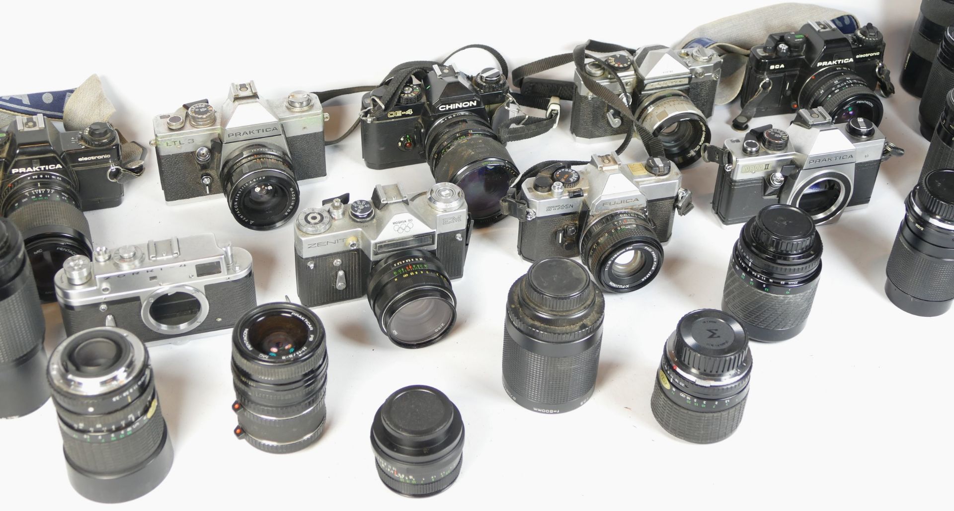 Nine SLR vintage film cameras to include a Chinon CE-4, a Fujica STX-1N, a Praktica Nova II and a - Image 2 of 4