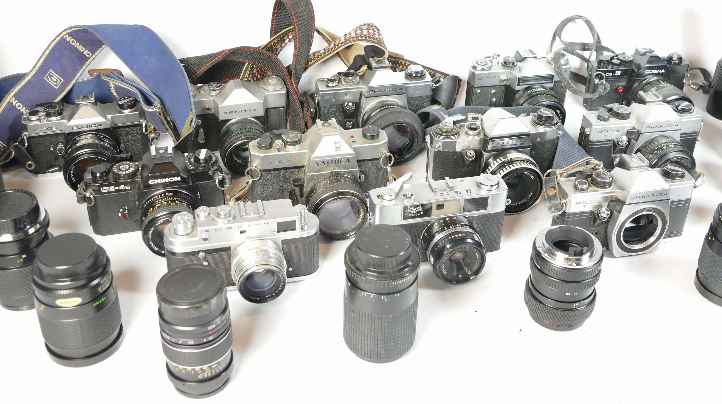 Twelve SLR vintage film cameras to include a Zenit B, a Praktica MTL5B, a Zenit EM and a Yashica - Image 2 of 4