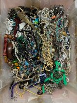 Approximately 10kg of costume jewellery.