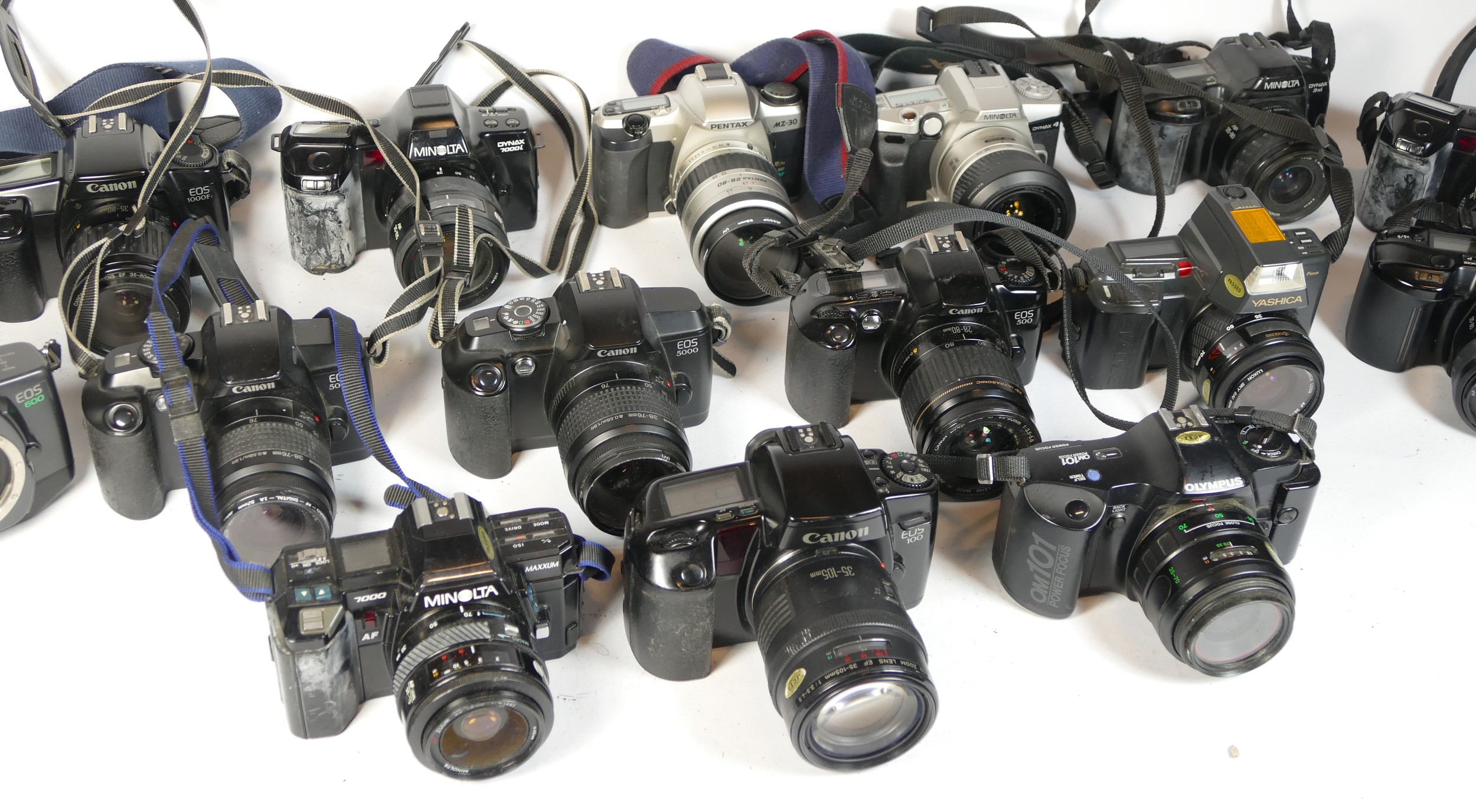 Twenty five SLR vintage film cameras to include a Minolta 3xi, a Canon EOS 5000, a Pentax MZ-5n, and - Image 2 of 2
