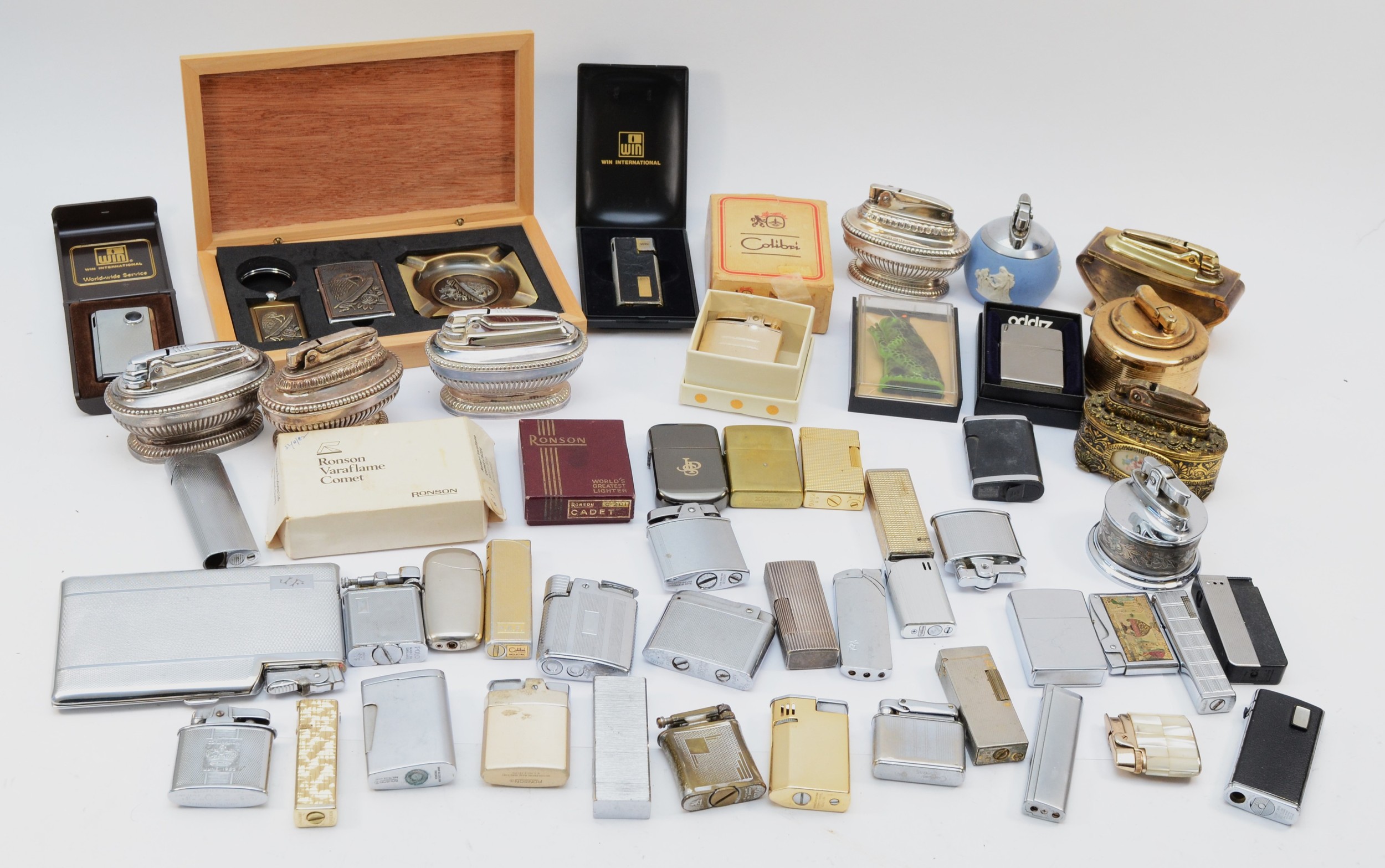 A collection of pocket and table cigarette lighters, makers to include Ronson, Zippo, Colibri,