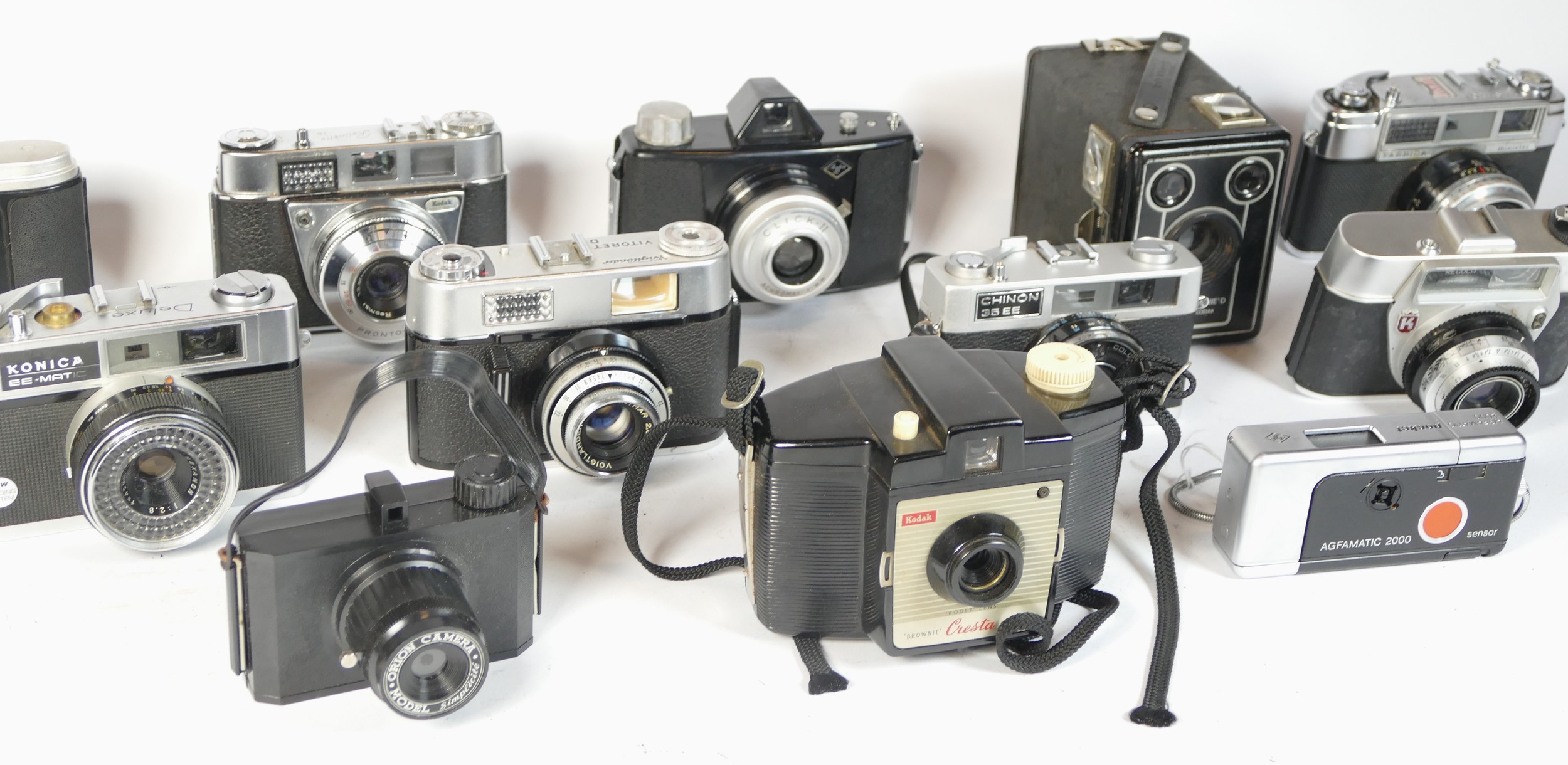 Twelve mixed cameras to include a Kodak SIX-20 "Brownie", a Konica EE Matic, a Kodak Retinette and a - Image 2 of 2