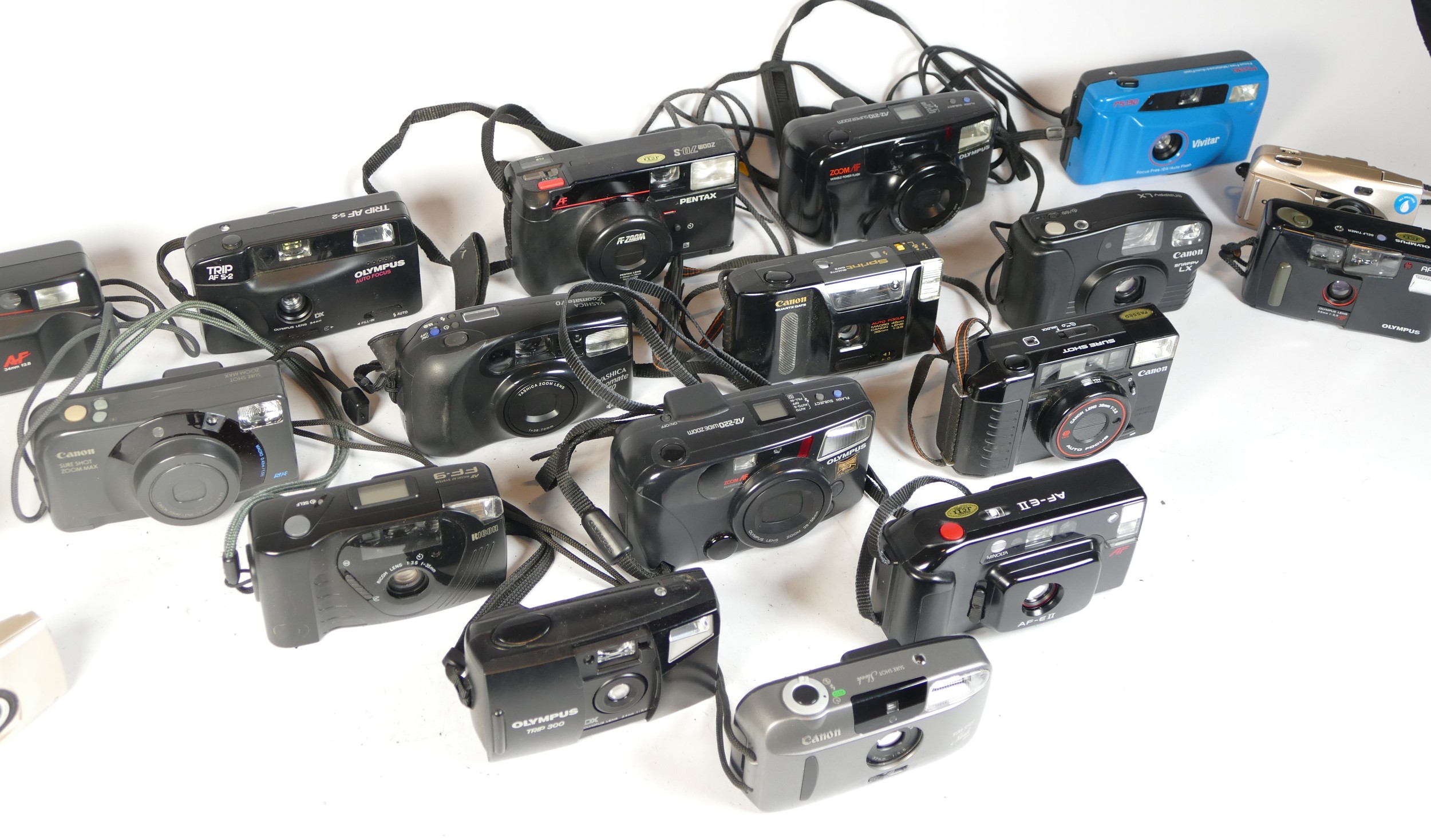 Twenty compact film cameras to include a Canon Snappy LX, an Olympus Trip 505, a Minolta AF-E II and - Image 2 of 2