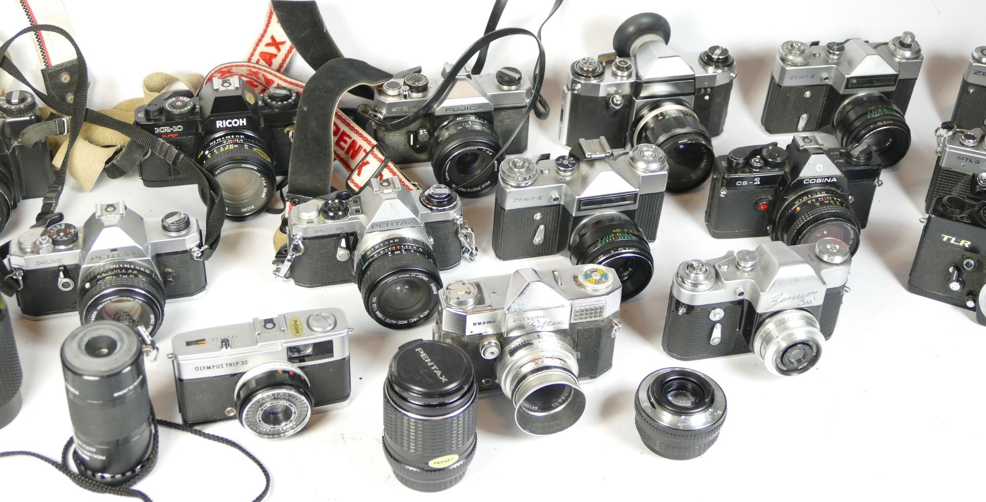 Fifteen SLR vintage film cameras to include a Cosina CS-1, a Pentax ME, a Petri TLR and a Zenit 122. - Image 2 of 3