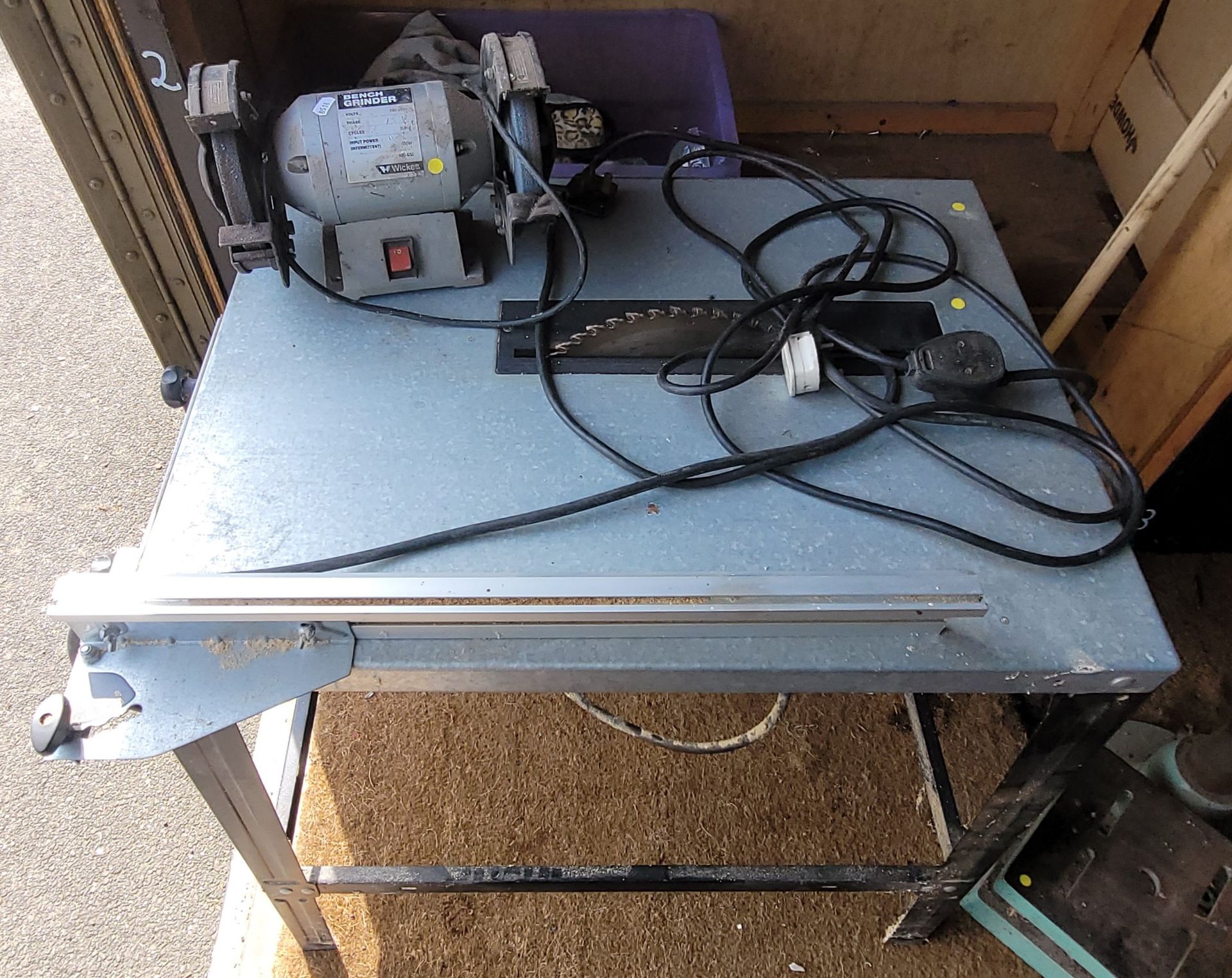 A 240 volt bench saw, together with a Wickes 240 volt bench grinder. (2)