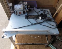 A 240 volt bench saw, together with a Wickes 240 volt bench grinder. (2)