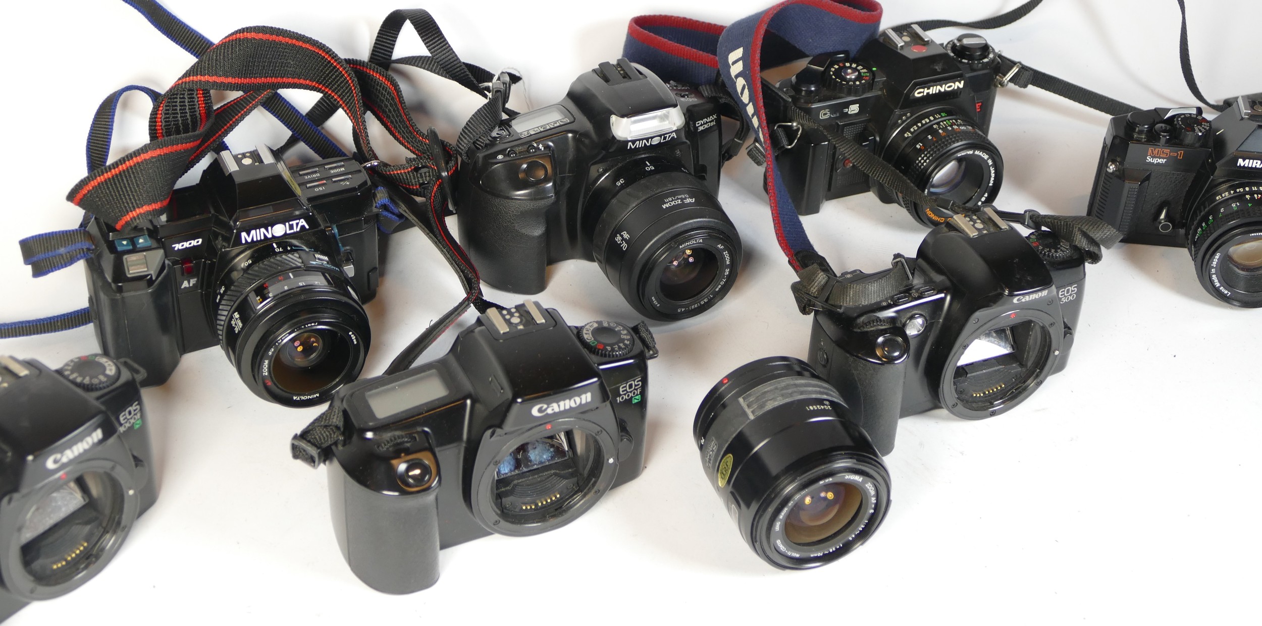 Seven SLR vintage film cameras to include a Minolta 300si, a Miranda MS-1, a Canon EOS 1000f and a - Image 2 of 2