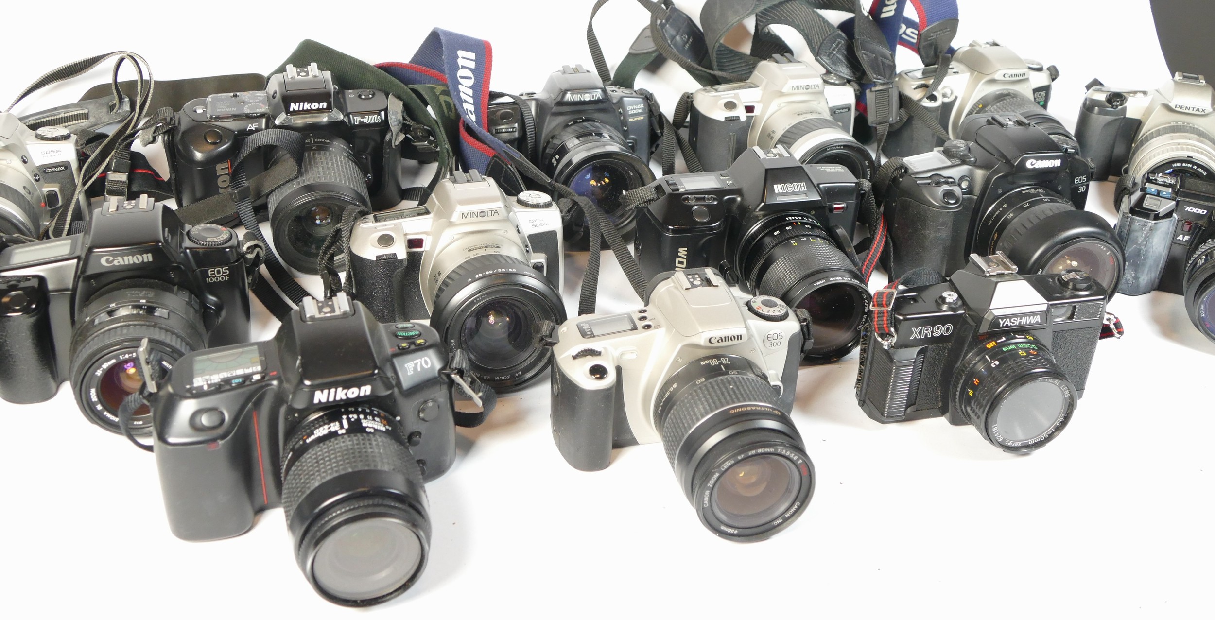 Twenty four SLR vintage film cameras to include a canon EOS 1000f, a Pentax MZ 50, a Canon EOS 500 - Image 2 of 2