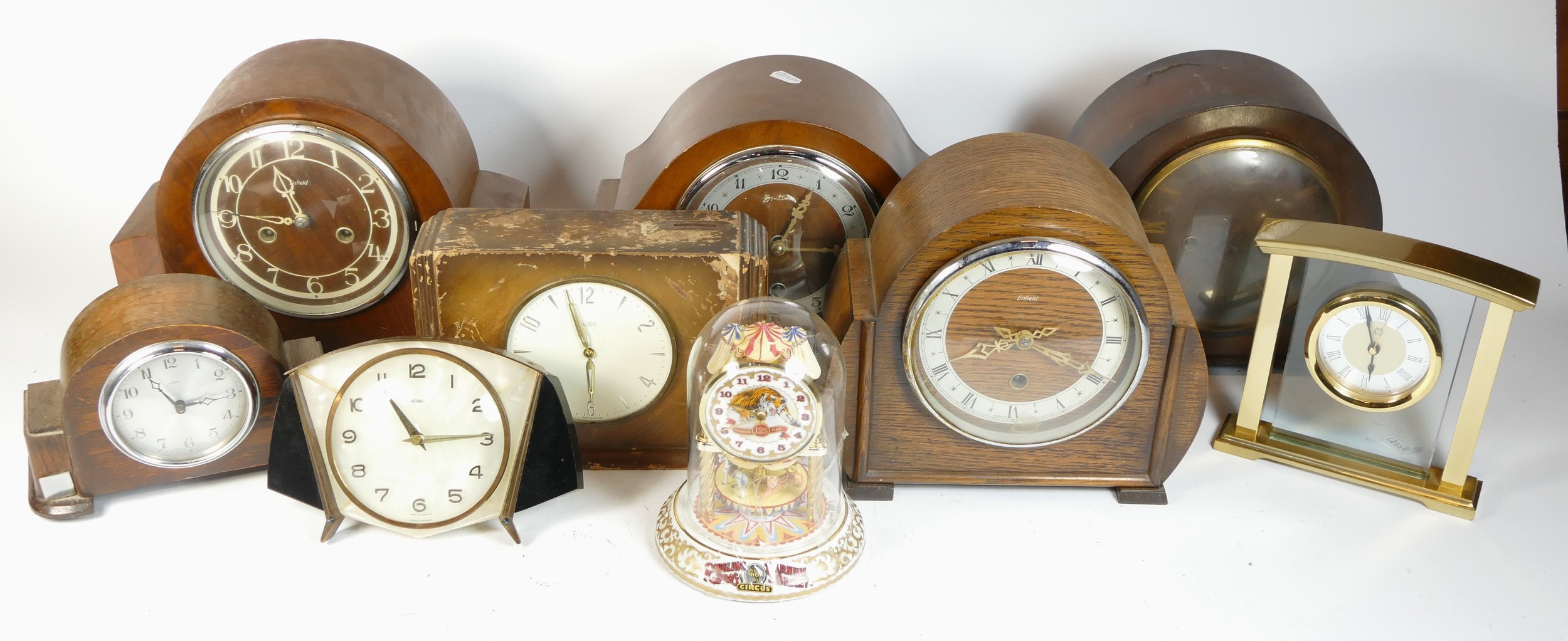 A collection of mid 20th century and later mantel clocks, alarm clocks and barometers in three - Image 3 of 3