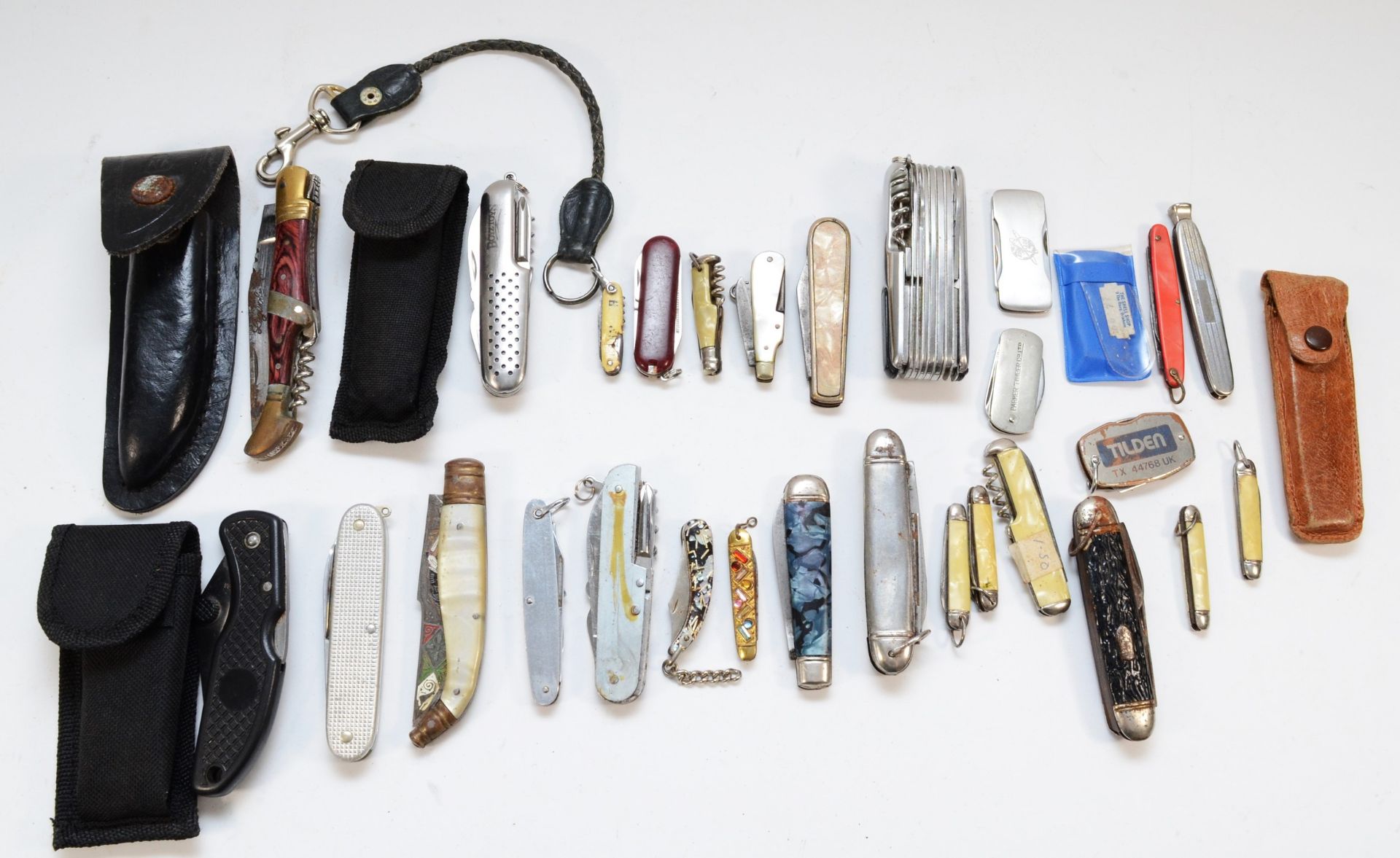 A large collection of mid 20th century and later pocket penknives.