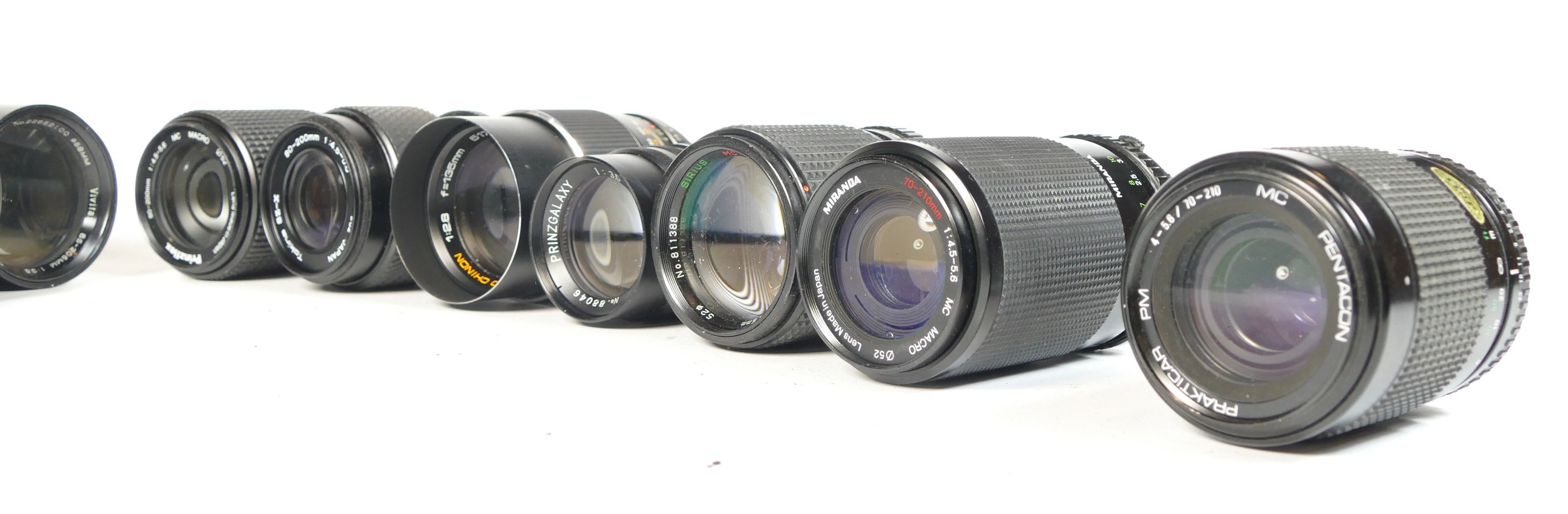 Twelve SLR vintage film cameras to include a Zenit B, a Praktica MTL5B, a Zenit EM and a Yashica - Image 3 of 4