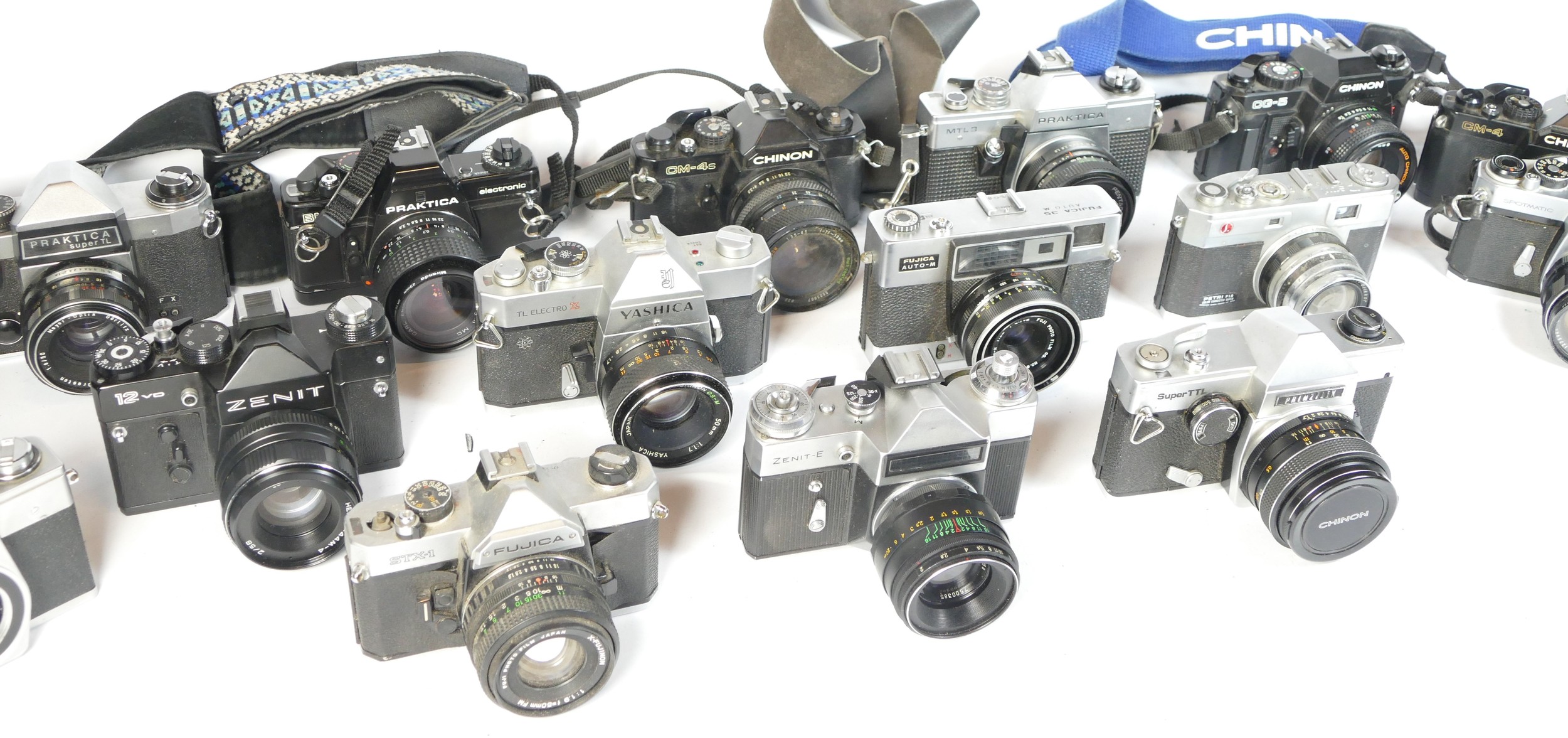 Twenty one SLR vintage film cameras to include a Praktica LB, a Fujica STX-1, a Chinon CM4S, and a - Image 2 of 2