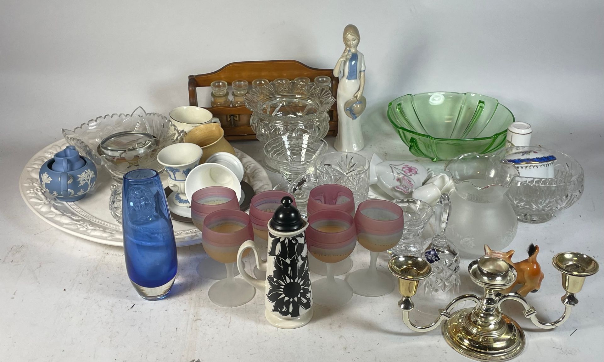A large collection of ceramics. glassware and collectables to include Carlton Ware bowls and dishes, - Image 2 of 4
