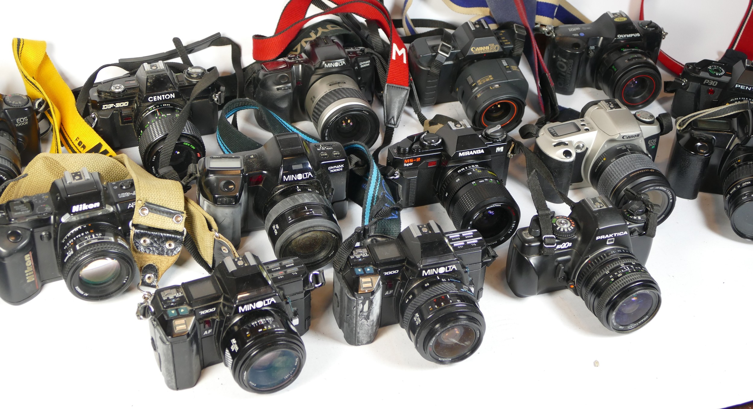 Twenty one SLR vintage film cameras to include an Olympus OM101, a Pentax P50, a Miranda MS-2 and - Image 2 of 2
